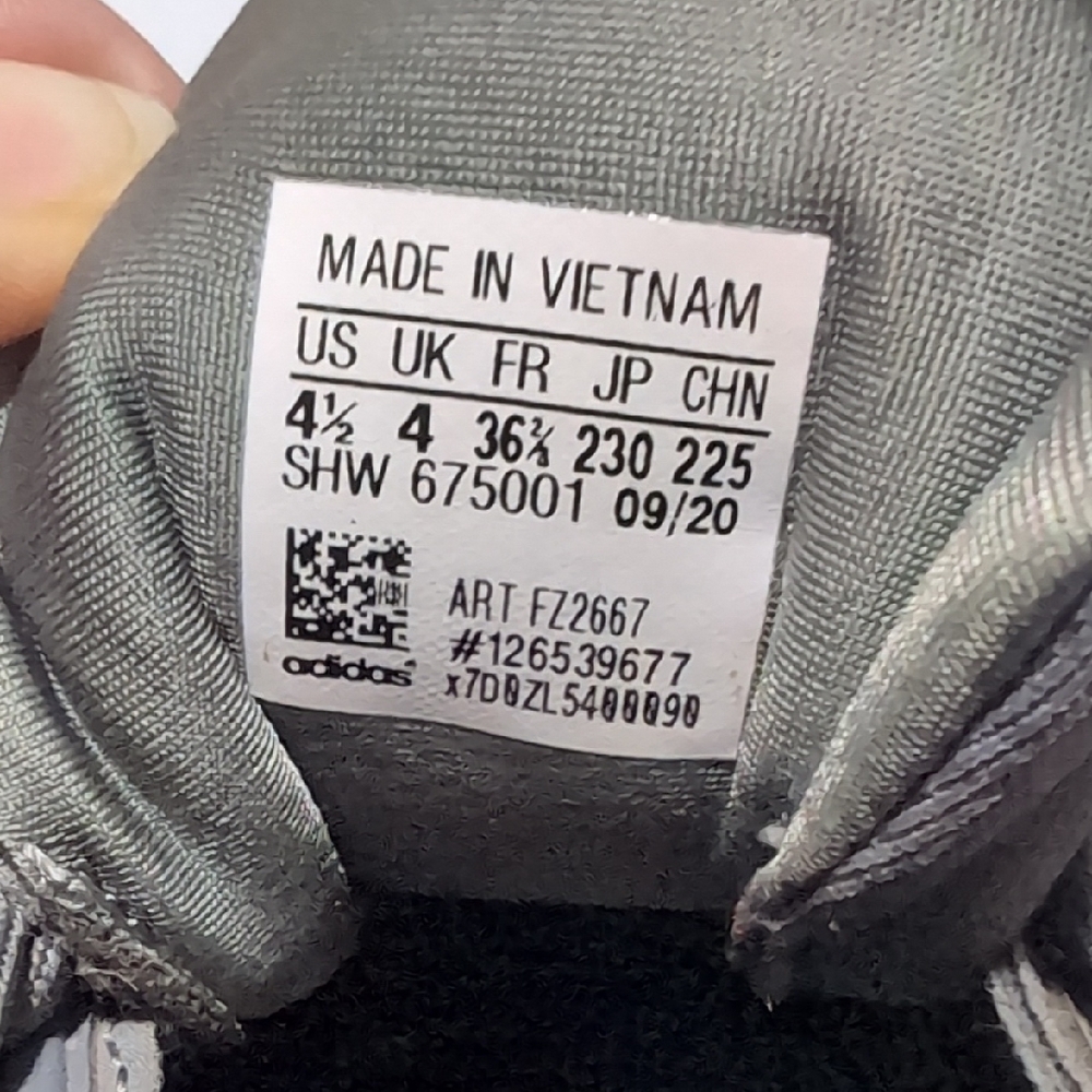 Sneakers - Picture 4 of 4